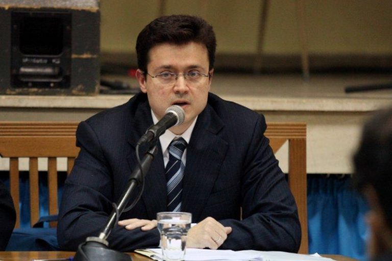 22Φεβ2018 – Μάθε τι παίζει – Γρηγόρης Λαζαράκος