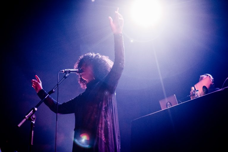 Ακούστε την συναυλία της Neneh Cherry (Kosmos Live! μεταδόθηκε 21/04/2019)