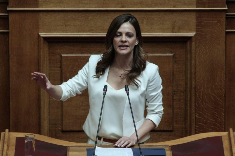 25Ιον2019 –  Μάθε τι παίζει – Έφη Αχτσιόγλου