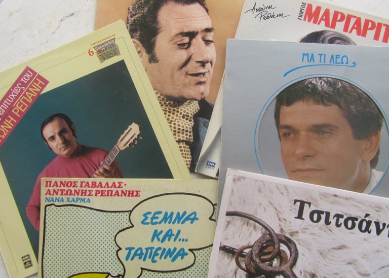 «Πρέπει να ξέρεις μηχανή να κόψεις μαύρα μάτια» Δευτέρα 3 Ιουνίου 2019, «Μαζί με την ανάμνηση που απ’ το μυαλό δεν σβήνει…» στο Δεύτερο Πρόγραμμα της Ελληνικής Ραδιοφωνίας (Α’ Μέρος)