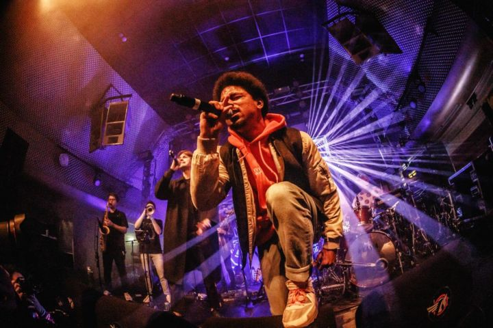 Mavi Phoenix και Blackwave: Δύο συναυλίες στο Kosmos Live! | Σάββατο 22 Ιουνίου, στις 22:00