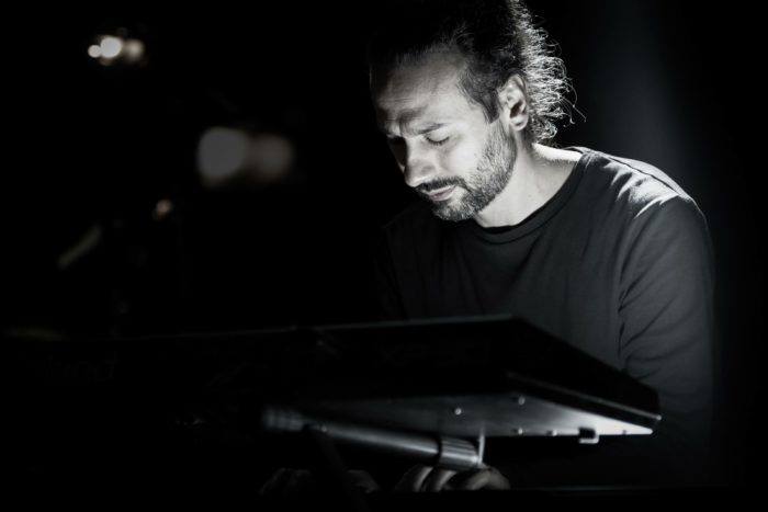 15Ιολ2019 “Jazz in the City” – Στάθης Άννινος – Παίζει ζωντανά και μιλάει για τη μουσική του με τον Δημήτρη Τρίκα
