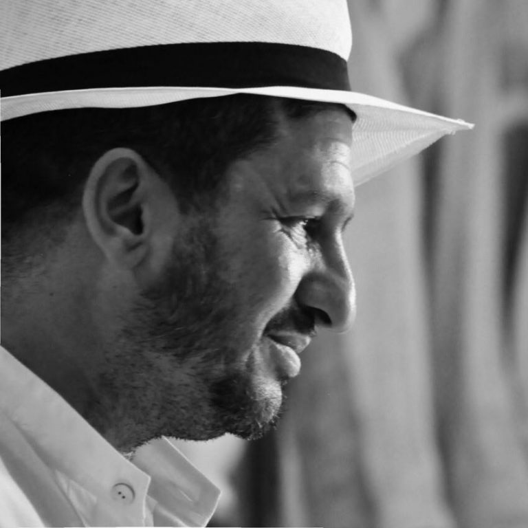 05Οκτ&12Οκτ Το “Τιμής Ένεκεν” παρουσιάζει τον Γιάννη Ρεμεδιάκη, ώρα 13:00