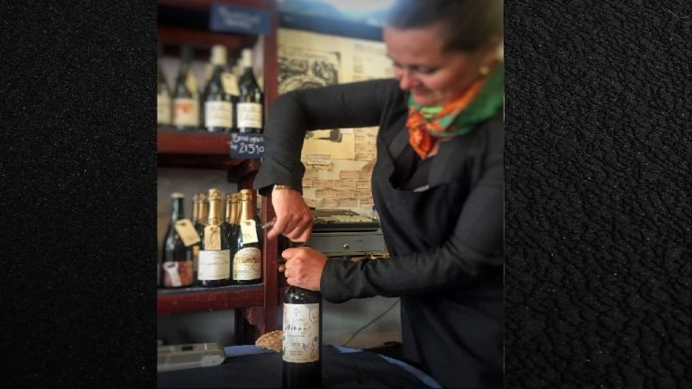 Μία Ελληνο – Δανή μαθαίνει στους Σκανδιναβούς να πίνουν ελληνικούς οίνους