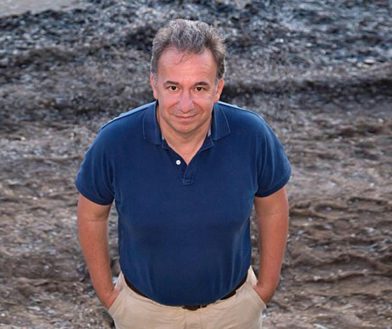 “Με τα πόδια μέχρι την αλήθεια” | Κυριακή 12.06.2022, στις 22:00