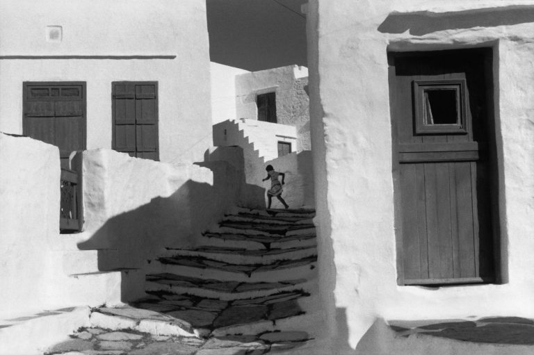 Η Μαρία Κουτσομάλλη-Moreau για την διπλή έκθεση “Henri Cartier-Bresson & Martine Franck” σε Αθήνα και Άνδρο | 29.08.2024